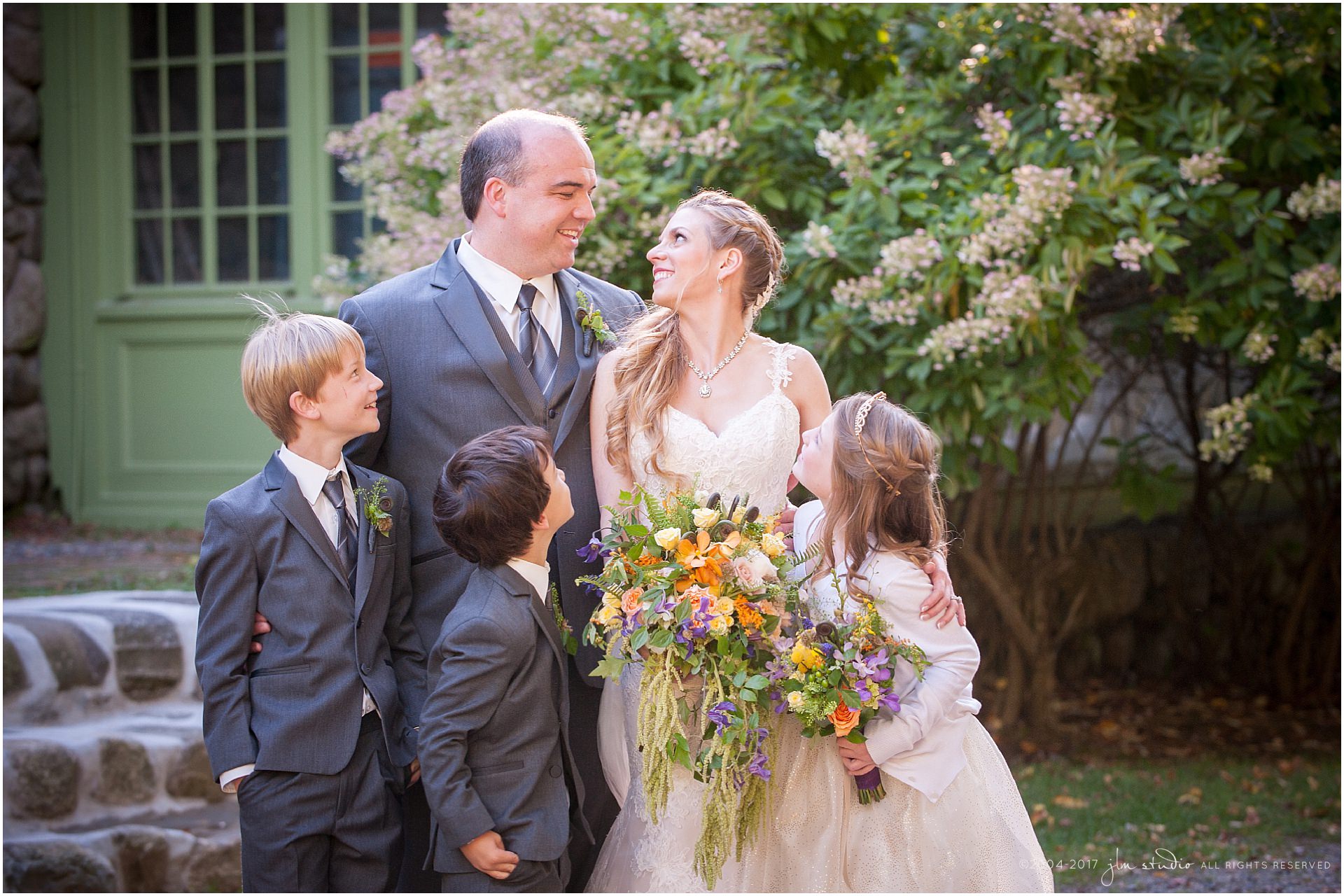 willowdale estate family photo wedding